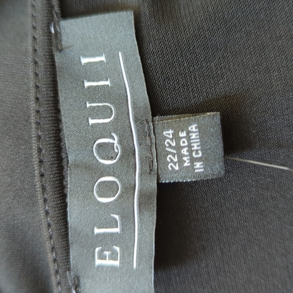 Eloquii Twist Front Short Sleeve Top - Picture 10 of 12